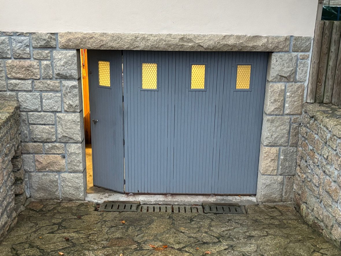 Avant Remplacement porte de garage - Guilers