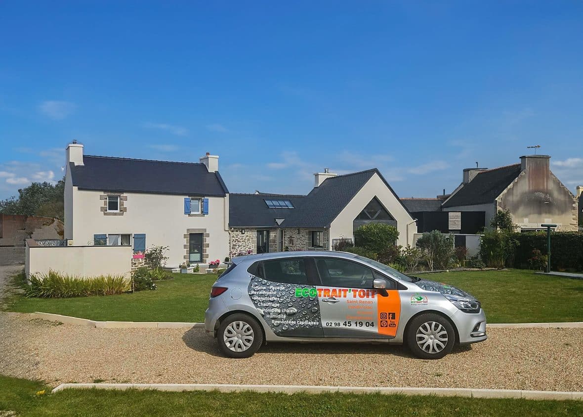 Rénovation extérieure à Portsall : Hydrofuge de toiture et ravalement fini