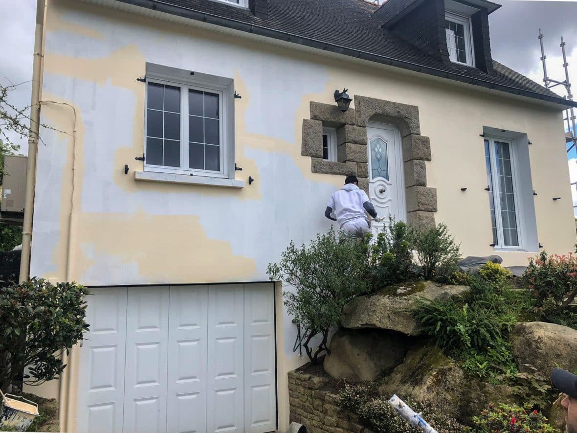 RAVALEMENT-DE-FACADE-ECO-TRAIT-TOIT-FINISTERE-NORD-LANDERNEAU.-PENDANT