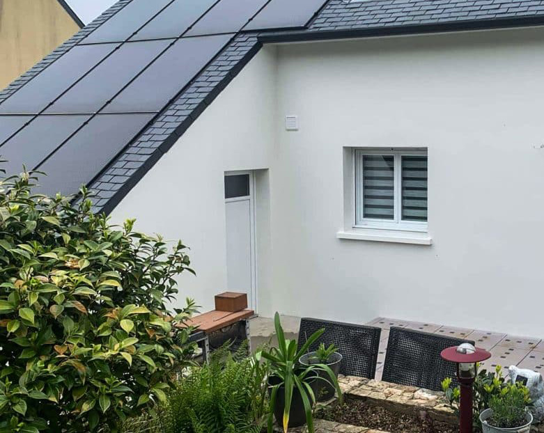 RAVALEMENT-DE-FACADE-ET-NETTOYAGE-TOITURE-ECOTRAIT-TOIT-BREST-FORMENT-17-1180x885