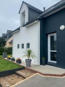 Ravalement de façade réalisé par Ecotrait'toit à brest